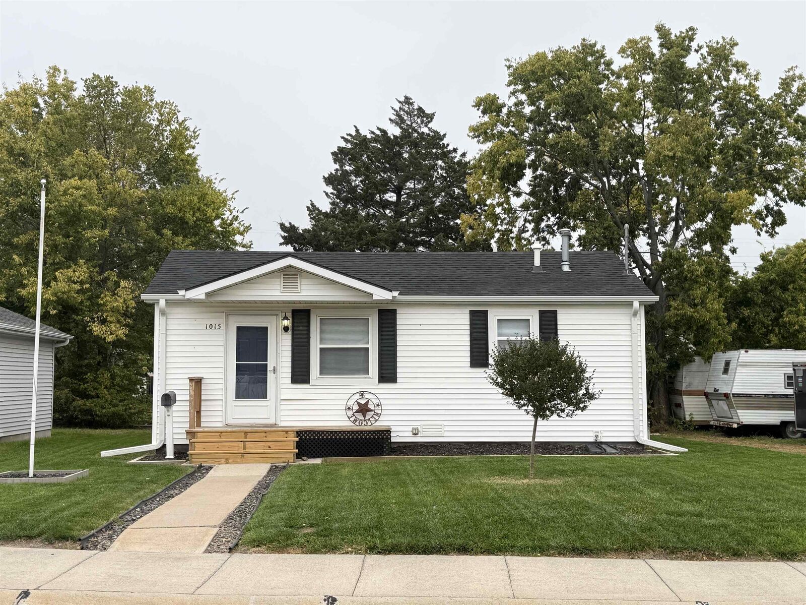 Property Photo:  1015 W F  NE 69101 