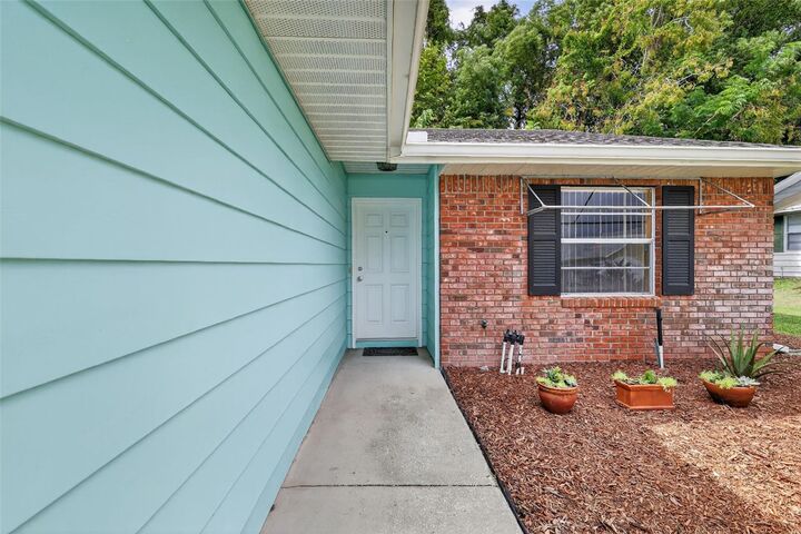 Property Photo:  207 Fernwood Street  FL 34748 