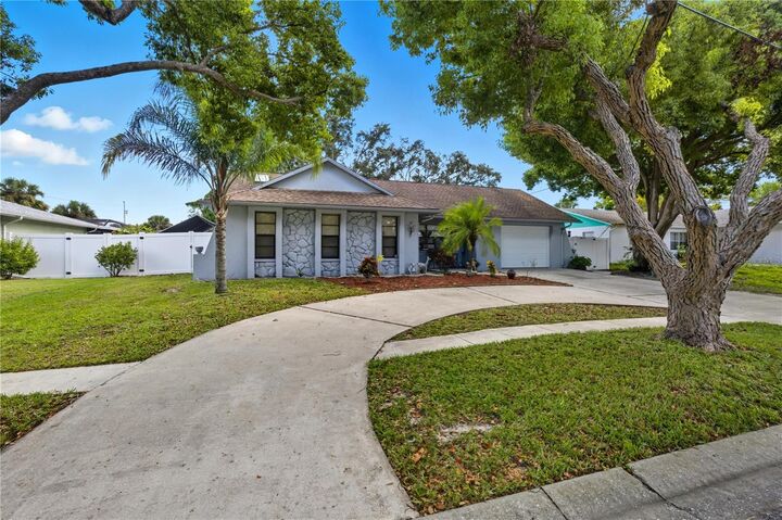 Property Photo: 16034 Pine Ridge Drive FL 34667