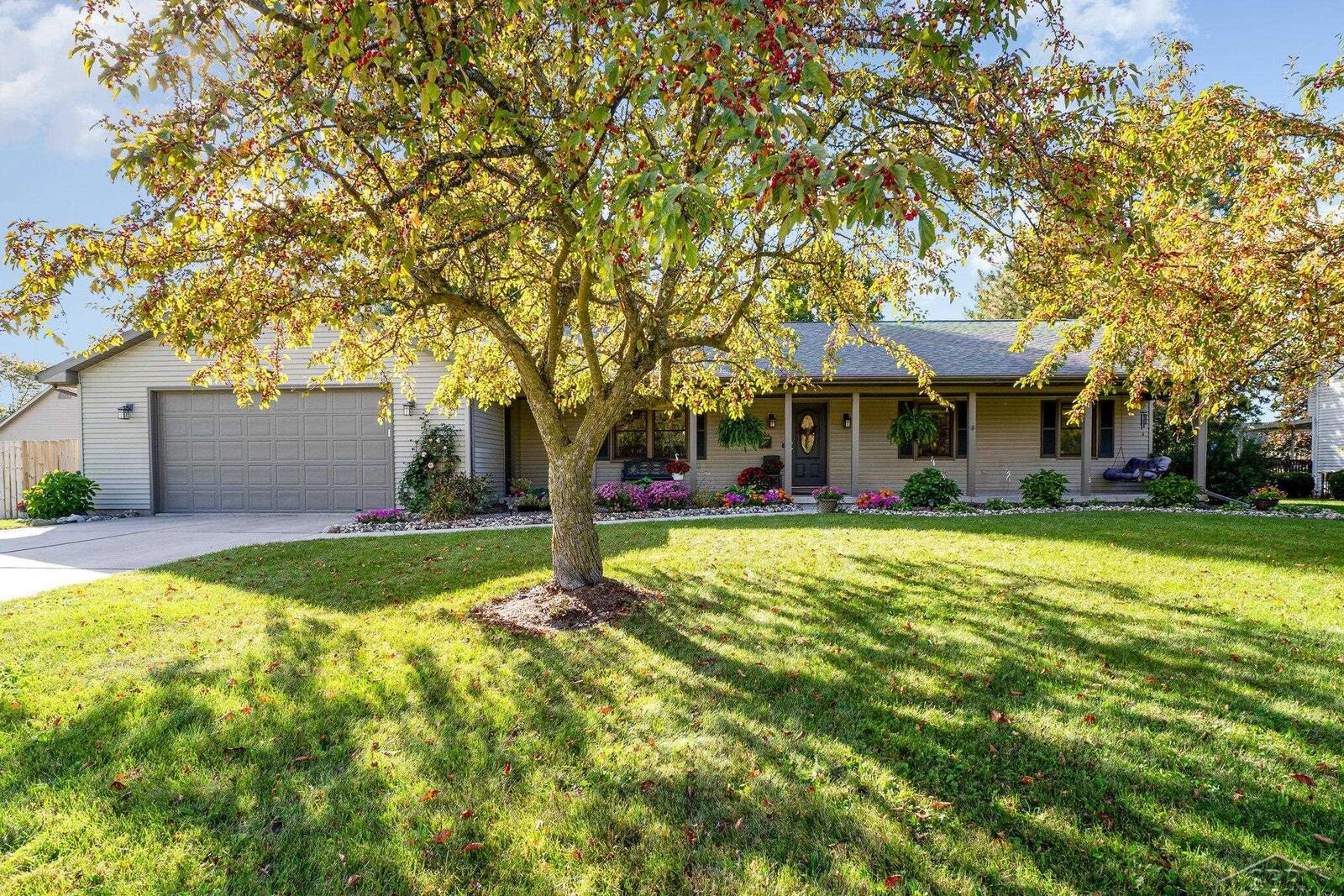 Property Photo:  4041 Oakside Drive  MI 48603 