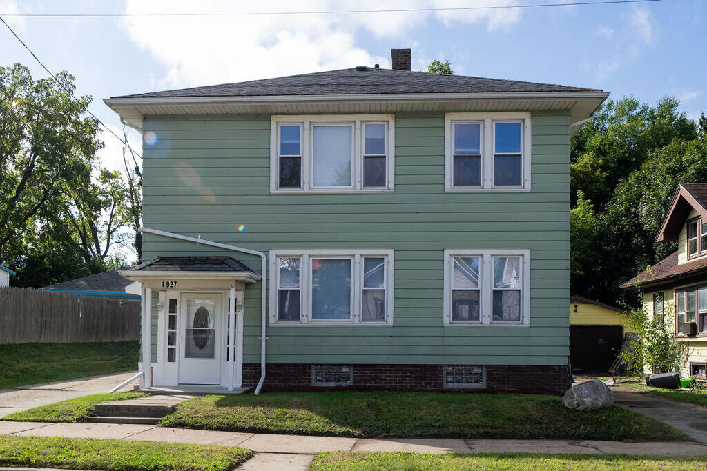 Property Photo: 1927 Harriet St WI 53404
