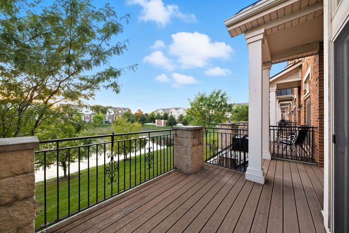 Property Photo: 1544 Lakeridge Court IL 60060
