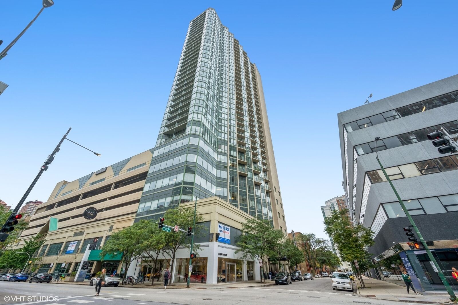 Property Photo: 111 W Maple Street 1412 IL 60610