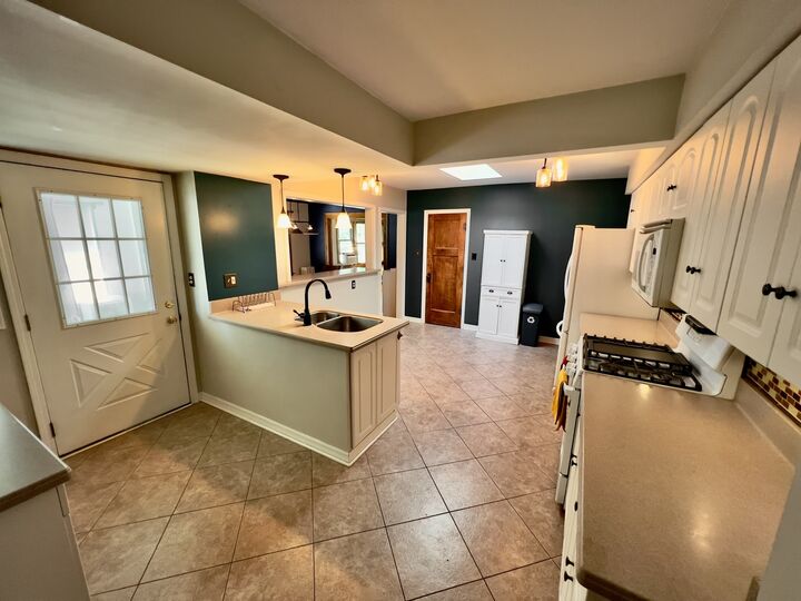 Property Photo: 344 Fairview Avenue IL 60185