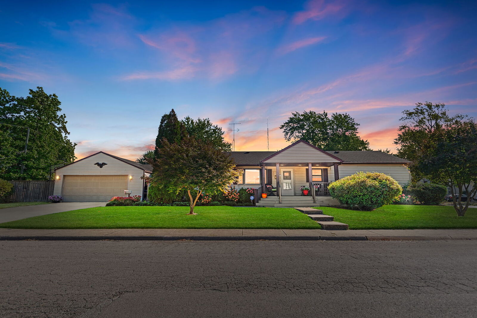 Property Photo:  700 N 8th Avenue  IL 60901 