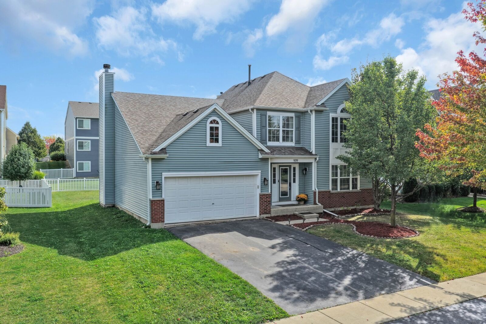 Property Photo: 909 Forestview Way IL 60002
