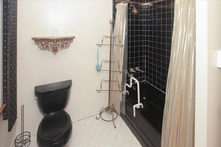 Property Photo: 87 Lincolnshire Drive IL 60069