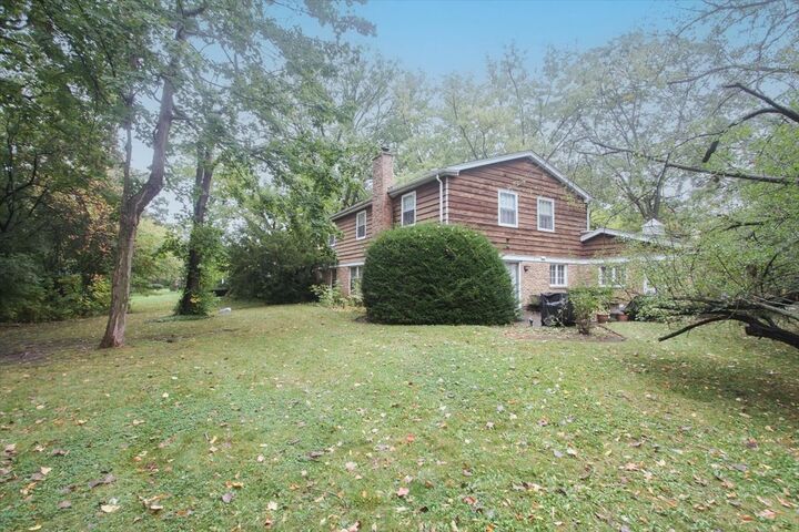 Property Photo: 87 Lincolnshire Drive IL 60069