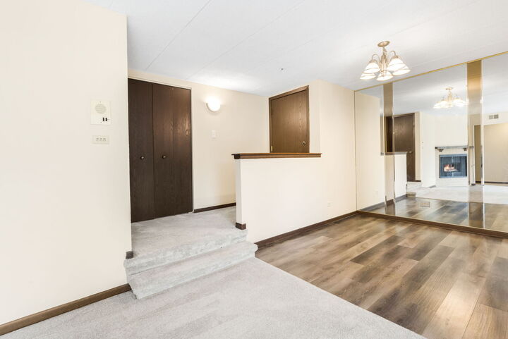 Property Photo: 527 Cumnor Road 107 IL 60559