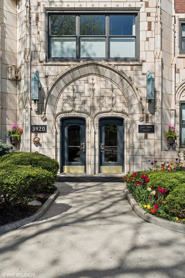 Property Photo: 3920 N Lake Shore Drive 4N IL 60613