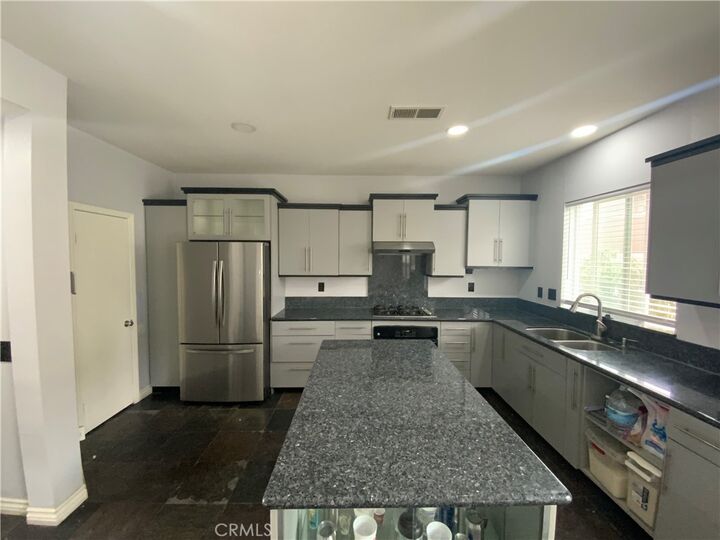 Property Photo:  914 Sparrow Way  CA 92571 