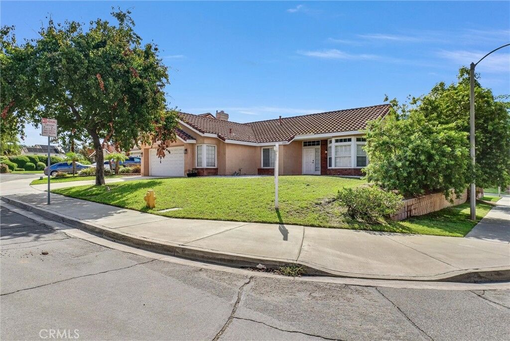 Property Photo: 24461 Willow Run Road CA 92557