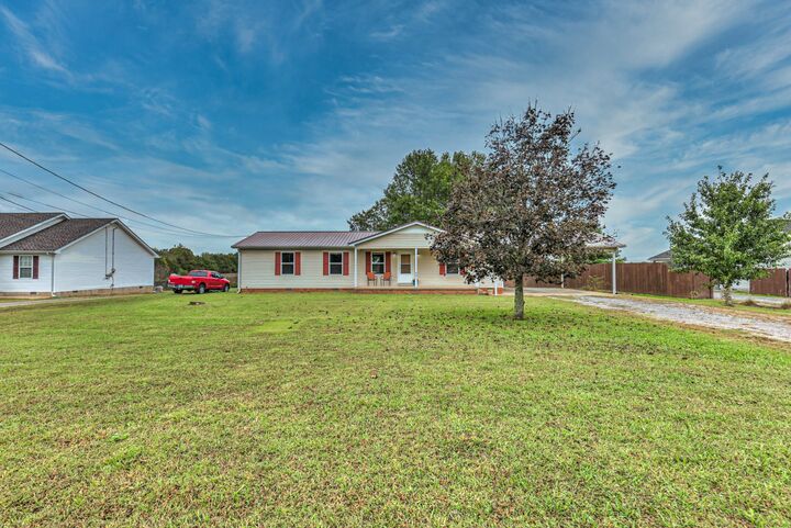 Property Photo: 991 Kingwood Ln TN 37153