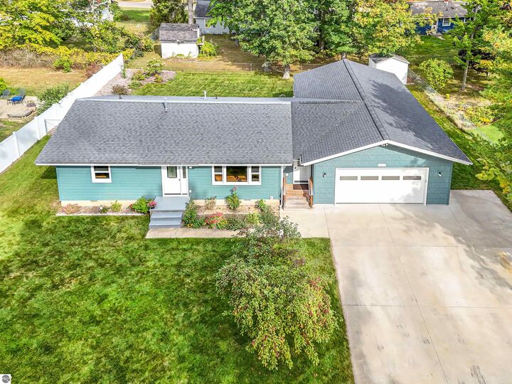 1903 Maple Drive  Traverse City MI 49686 photo