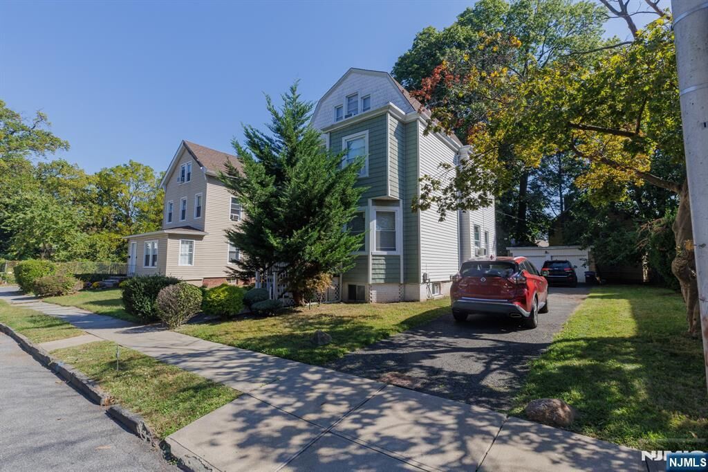 Property Photo:  54 Linwood Place  NJ 07017 