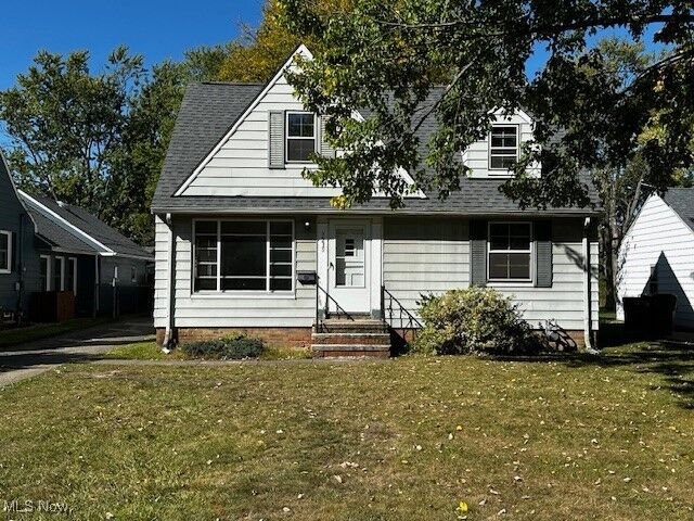 Property Photo:  7230 Greenleaf Avenue  OH 44130