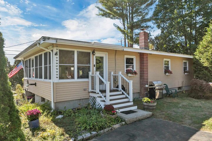 Property Photo:  80 N Mast Street  NH 03045 