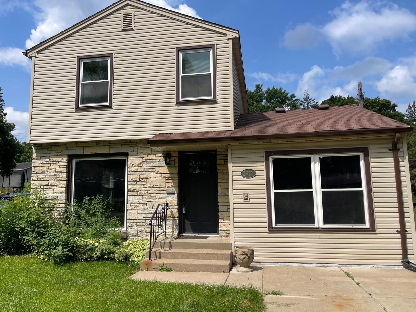Property Photo: 2910 Vernon Avenue S MN 55416