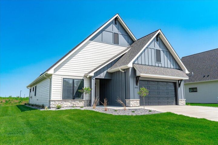 2233 Sharon Lane  Hudson WI 54016 photo