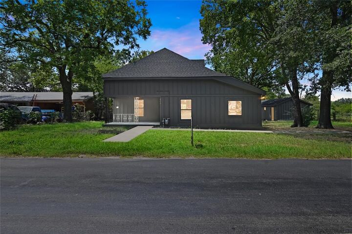 Property Photo: 405 Walker Street TX 75124