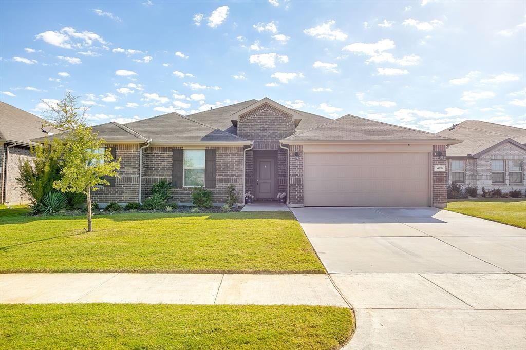 Property Photo:  429 Valentine Court  TX 76028 