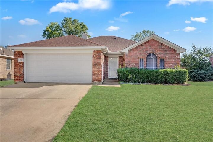 Property Photo:  1529 Creekstone Court  TX 76112 