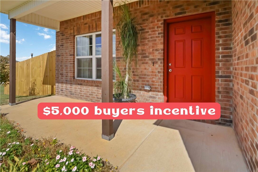 Property Photo: 4212 SW Comstock Avenue AR 72713