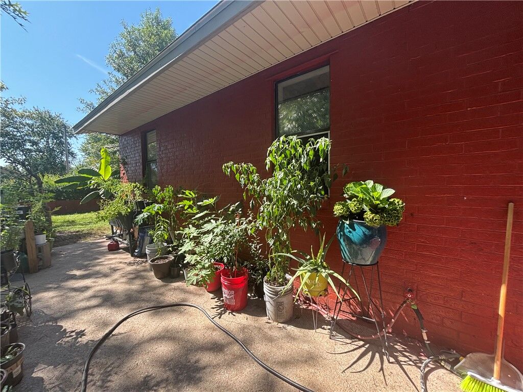 Property Photo:  614 Zachary  AR 72762 