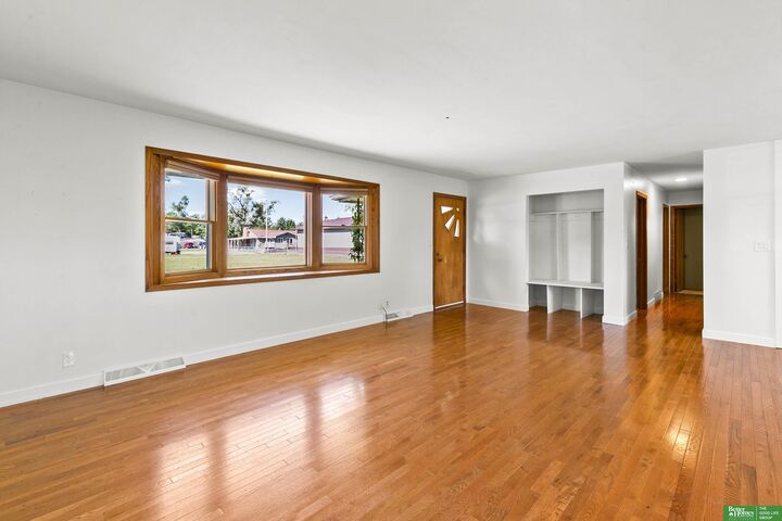 Property Photo: 5111 N 13th St E Street NE 68110