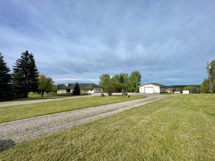 Property Photo: 6701 15 Avenue AB T7E 1S3