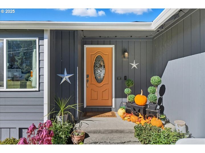 Property Photo:  3517 SE Risley Ave  OR 97267 