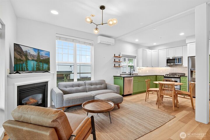 Property Photo:  414  Malden Avenue E B  WA 98112 
