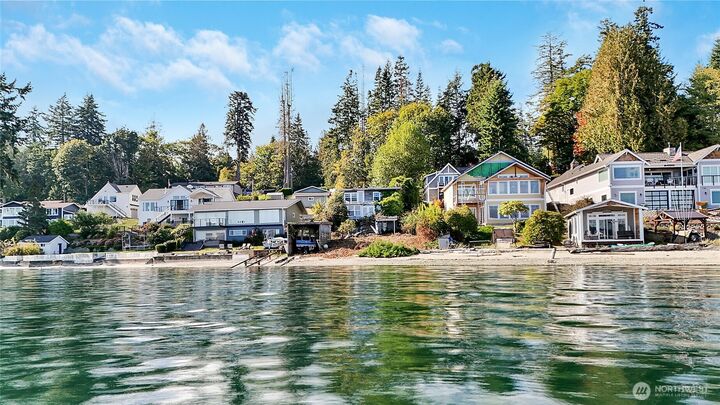 Property Photo:  1129  Colechester Drive S  WA 98366