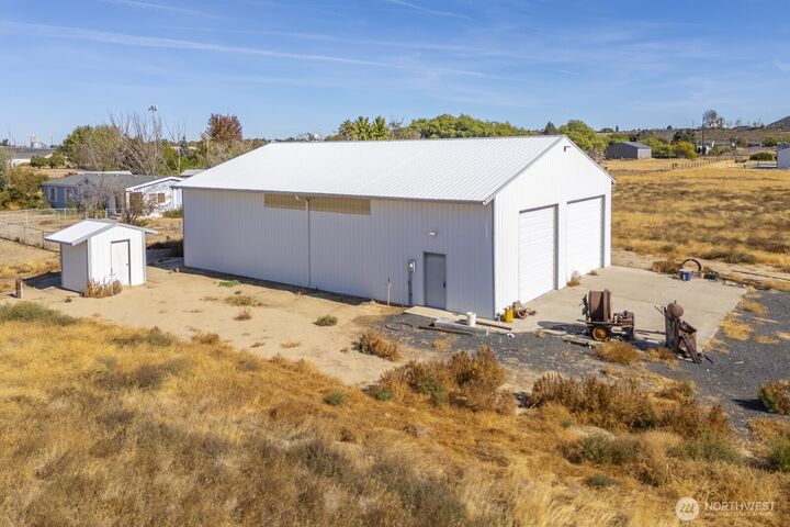 Property Photo: 14445 Empire Road WA 98823