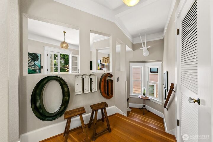 Property Photo:  1714 E Highland Drive 1714  WA 98112 