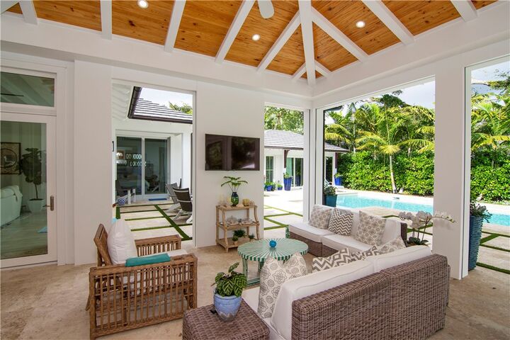 Property Photo: 835 Iris Lane FL 32963