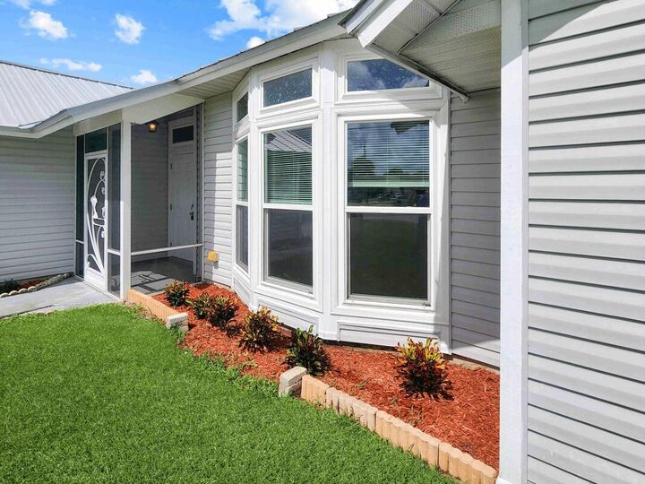 Property Photo:  733 SW Acapulco Terrace  FL 34953