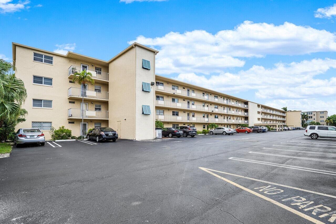 Property Photo:  2615 NE 3rd Court 308  FL 33435 