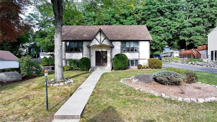 Property Photo:  22 Grove Avenue Avenue  RI 02911 