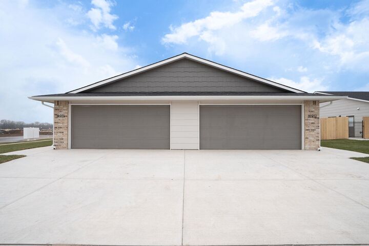 Property Photo:  16802 W Lawson St  KS 67052 