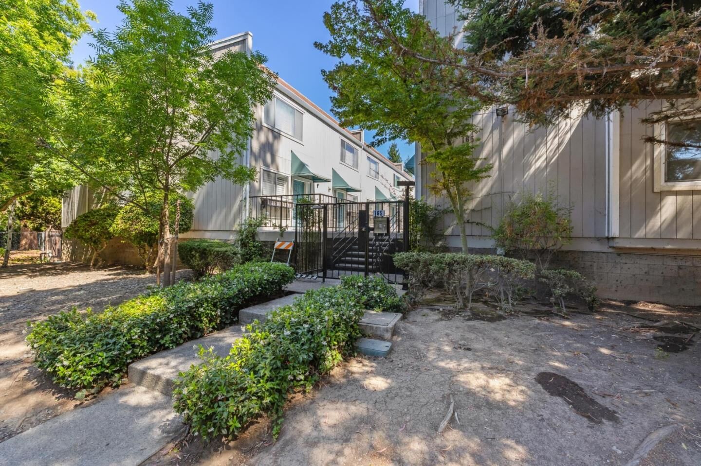 Property Photo:  165 East Okeefe Street 10  CA 94025 