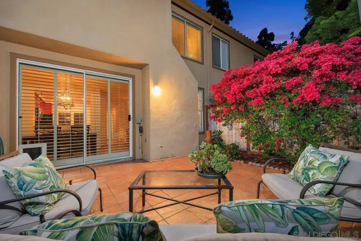 Property Photo:  3965 Via Holgura  CA 92130 