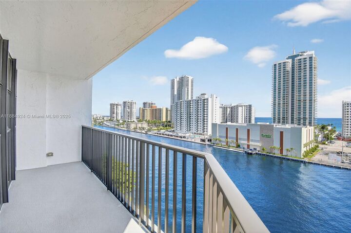 Property Photo: 600 Parkview Dr 1020 FL 33009