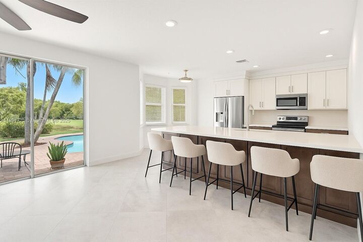 Property Photo: 214 La Costa Ct FL 33326