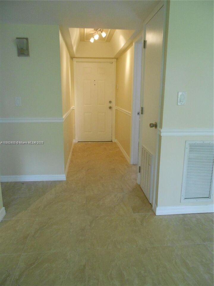 Property Photo: 3024-1/2 NW 69th Ct 3D FL 33309