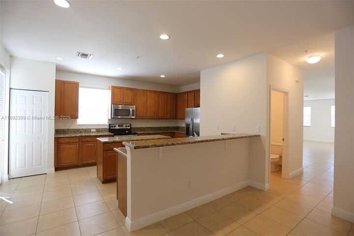 Property Photo: 1423 SW 147th Ave FL 33027