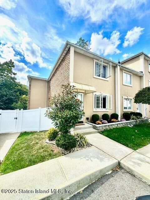 Property Photo: 966 Clove Road A NY 10301