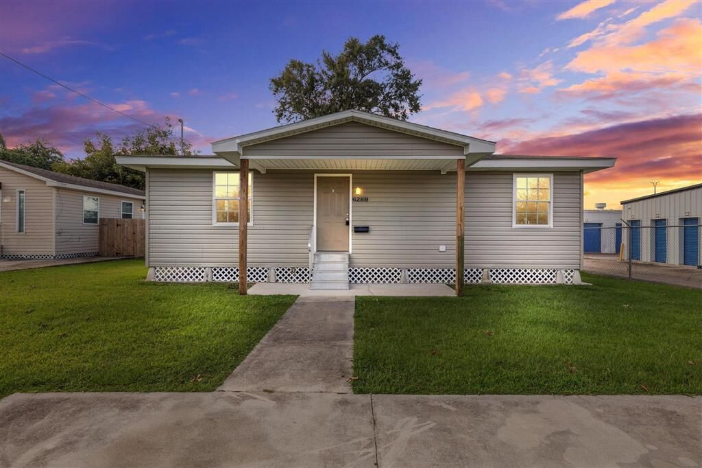 Property Photo: 628 15th Street B LA 70601