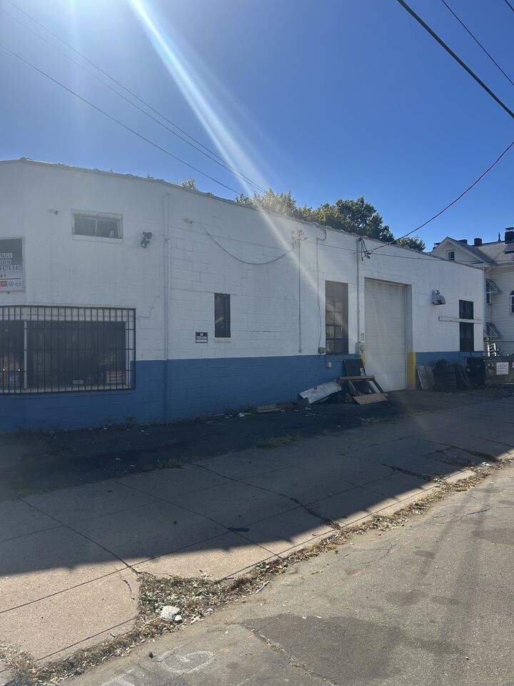 Property Photo:  36 Salem Street  CT 06519 