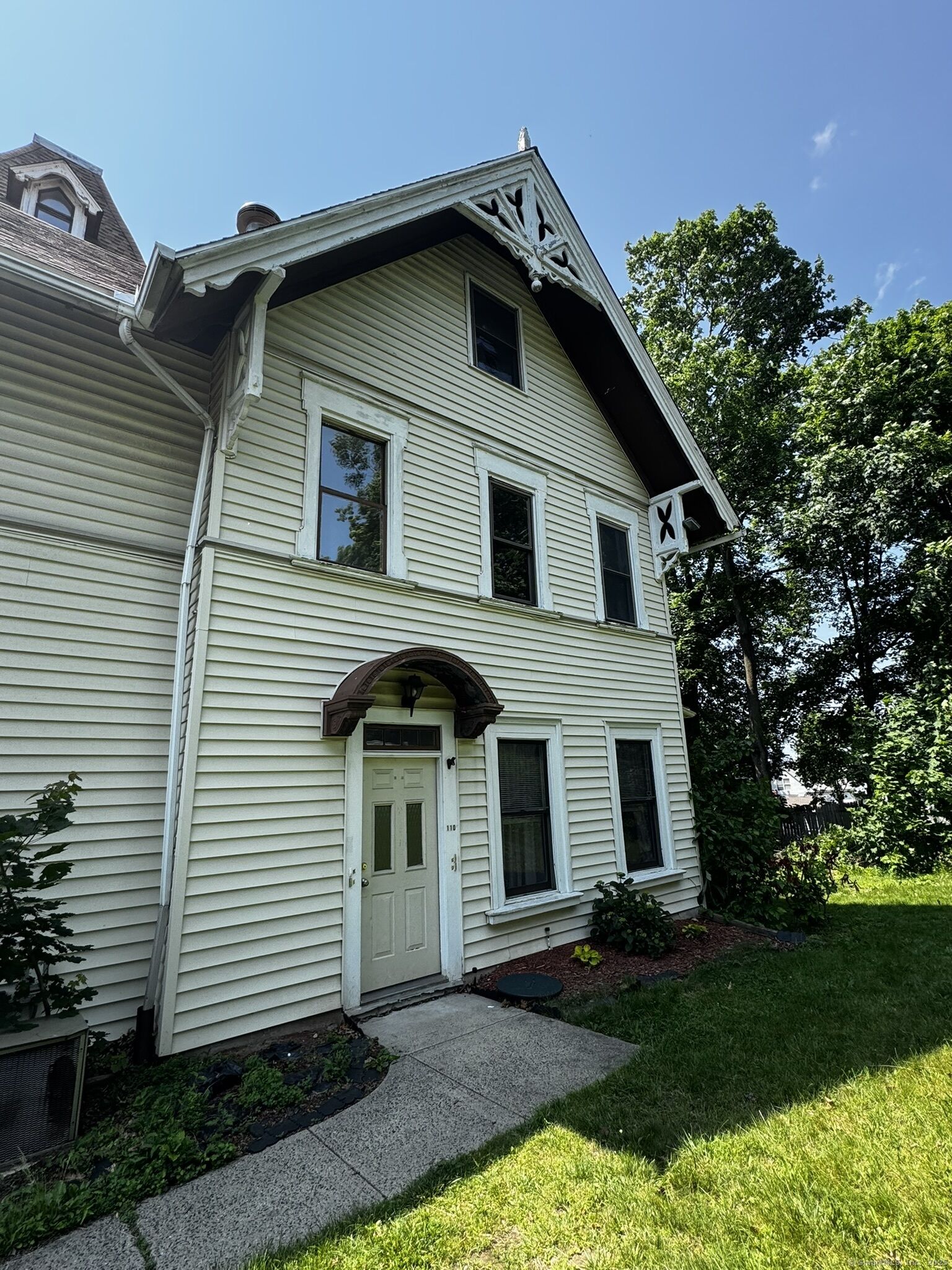 Property Photo:  95 Lenox Street Apt L  CT 06513 